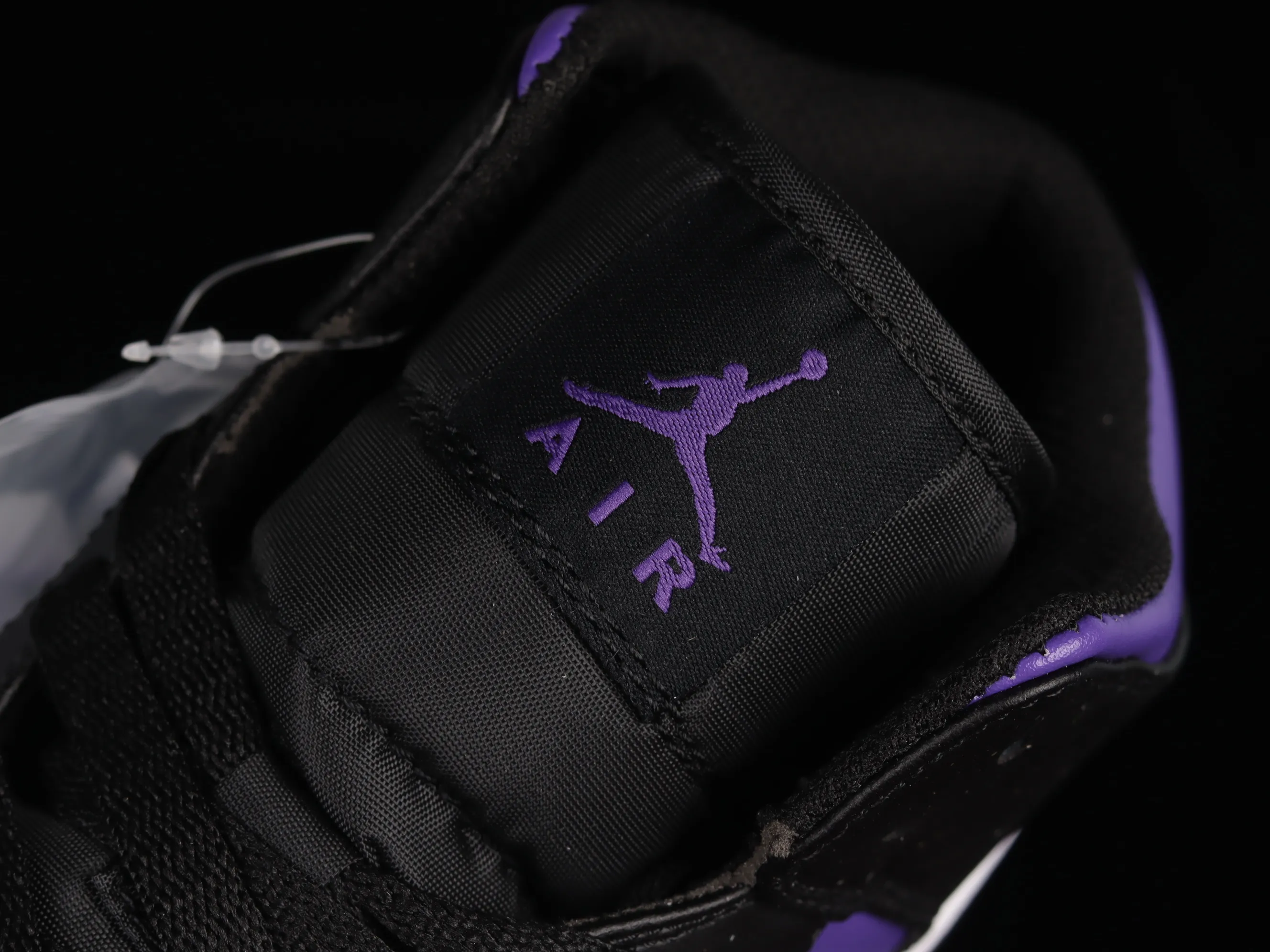 All categories Air Jordan Jordan series basketball shoes Air Jordan 1 Mid Air Jordan 1 Mid AJ1 Joe 1 black and white sports culture basketball shoes 554724-095